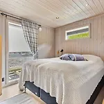 Beachfront Paradise Lofoten Chalet