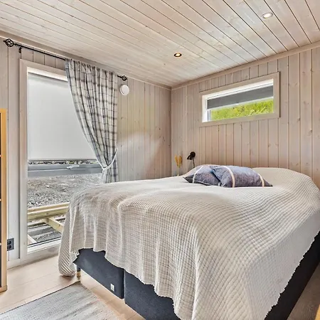 Beachfront Paradise Lofoten شاليه